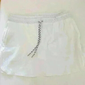 p6  Athleta trekkie white tennis skirt size 14 - EUC